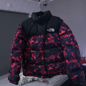 The north face jacka - Sick 9/10  Inget slitage Säljer då den inte går till användning