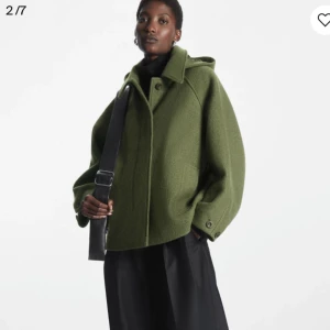 Svart cos jacka  - I färgen svart stolek Xs 