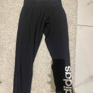 Adidas tights  - Adidas tights i storlek S.