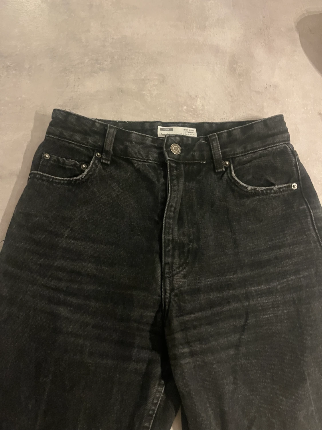 Svarta jeans