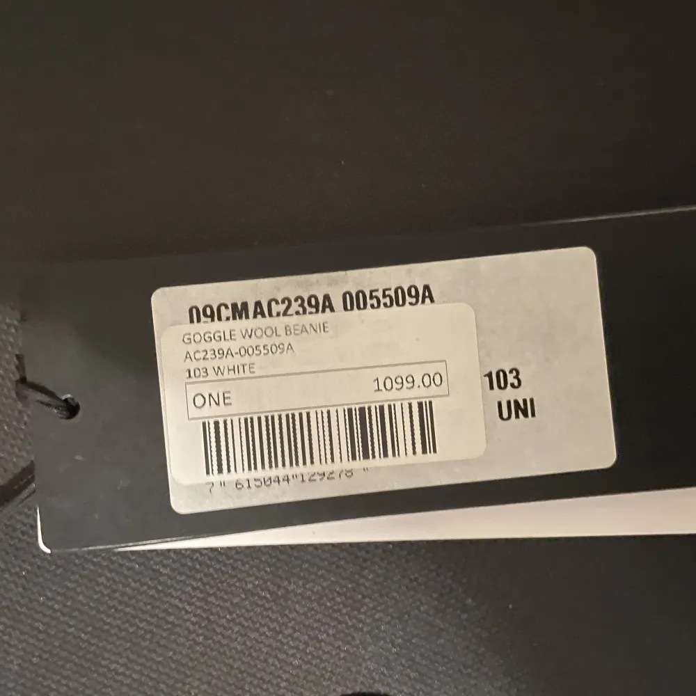 Säljer min fina mössa, ny skick använd 2-3 gånger prislappen finns, kvitto finns!. Muu.