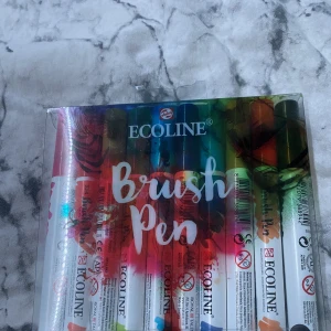 Brush pen - Nästan helt oanvända pennor, köpte dem för 300kr