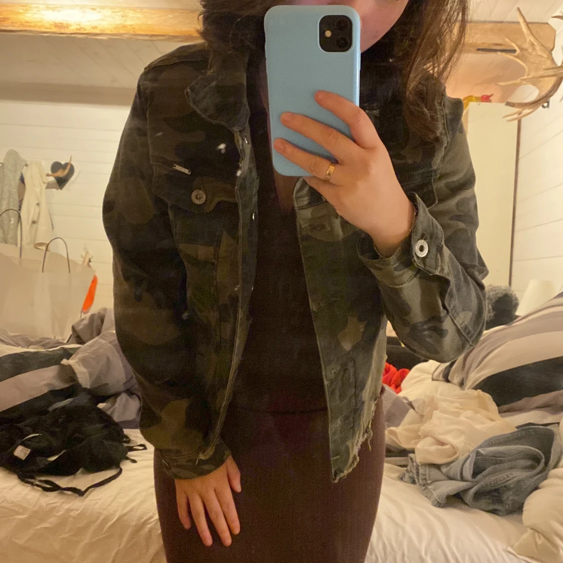 Militärmönstrad jeans jacka