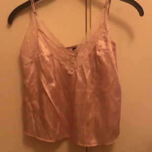 Söt linne  - Coqette linne i bra skick 