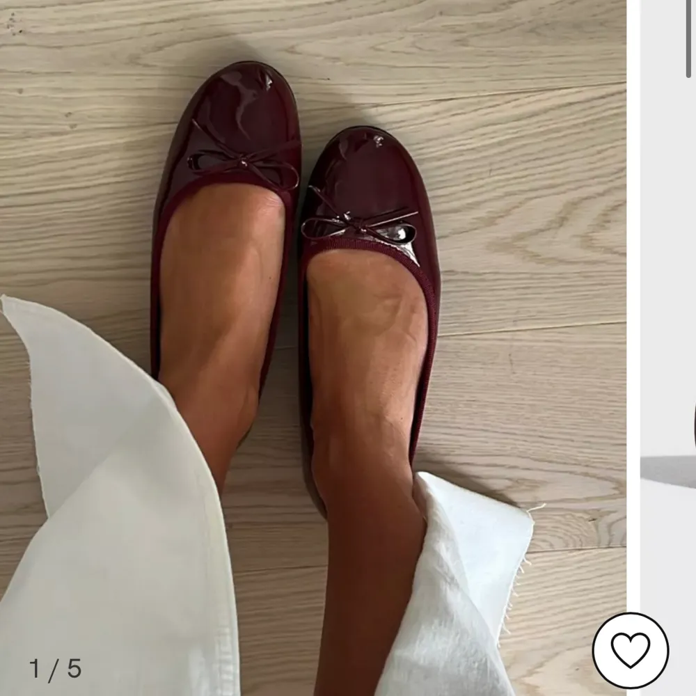 Säljer dessa eleganta ballerina skorna från Nelly, helt slutsålda. De är små i storlek och passade därför inte🌸endast provade. Skor.