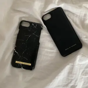 Säljer 2 svarta ideal of sweden mobil skall för iPhone 8/7! Marmor skalet är som nytt! Dock som har de andra gått sönder lite i hörnet.. funkar hur bra som helst ändå! Säljer eftersom jag bytt telfon.❤️