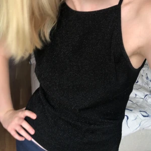 Snygg glitter topp🥰 - Perfekt till fest! Så snygg och glittrig , passar även S❤️