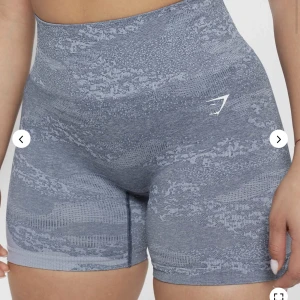 Gymshark shorts  - Säljer dessa , använda 2-3 gånger. Köpt på gymshark för 500kr. Säljer 200kr + frakt.