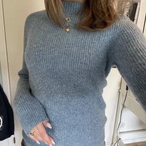 Blå stickad tröja - Jättefin stickad tröja till hösten från Massimo dutti💙