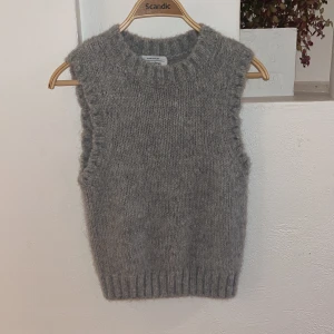 Stickad väst - Superfin stickad väst från Stories. Nyskick. Gjord av ull och alpacka. 200 + frakt