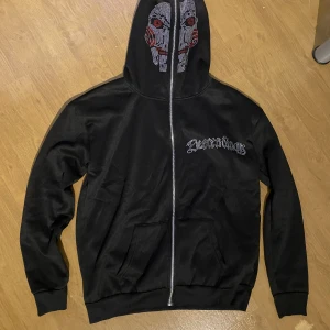 Rhinestone hoodie  - En riktig snygg rhinestone hoodie, lite billigt material men inget som gör något