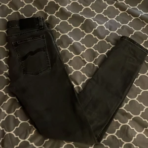 Nudie jeans - Säljer ett par as snygga nudie jeans som inte kommer till användning då jag har blivit lite för lång, finns inga defekter. Skriv till mig via intresse!