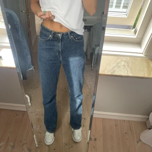 Weekday jeans - Superfina weekday jeans i mycket bra skick. Modellen är ”row”. Strl 27/32. 