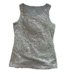 Glitter topp - Glitter topp köpte second hand💕 i storlek 36/38 