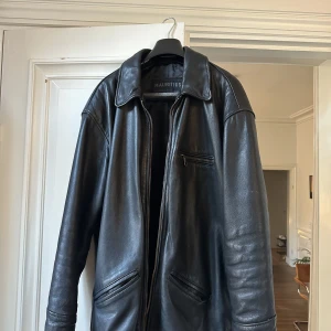 Oversized läderjacka - Säljer denna då jag inte använder den längre. Den är helt utan skador 