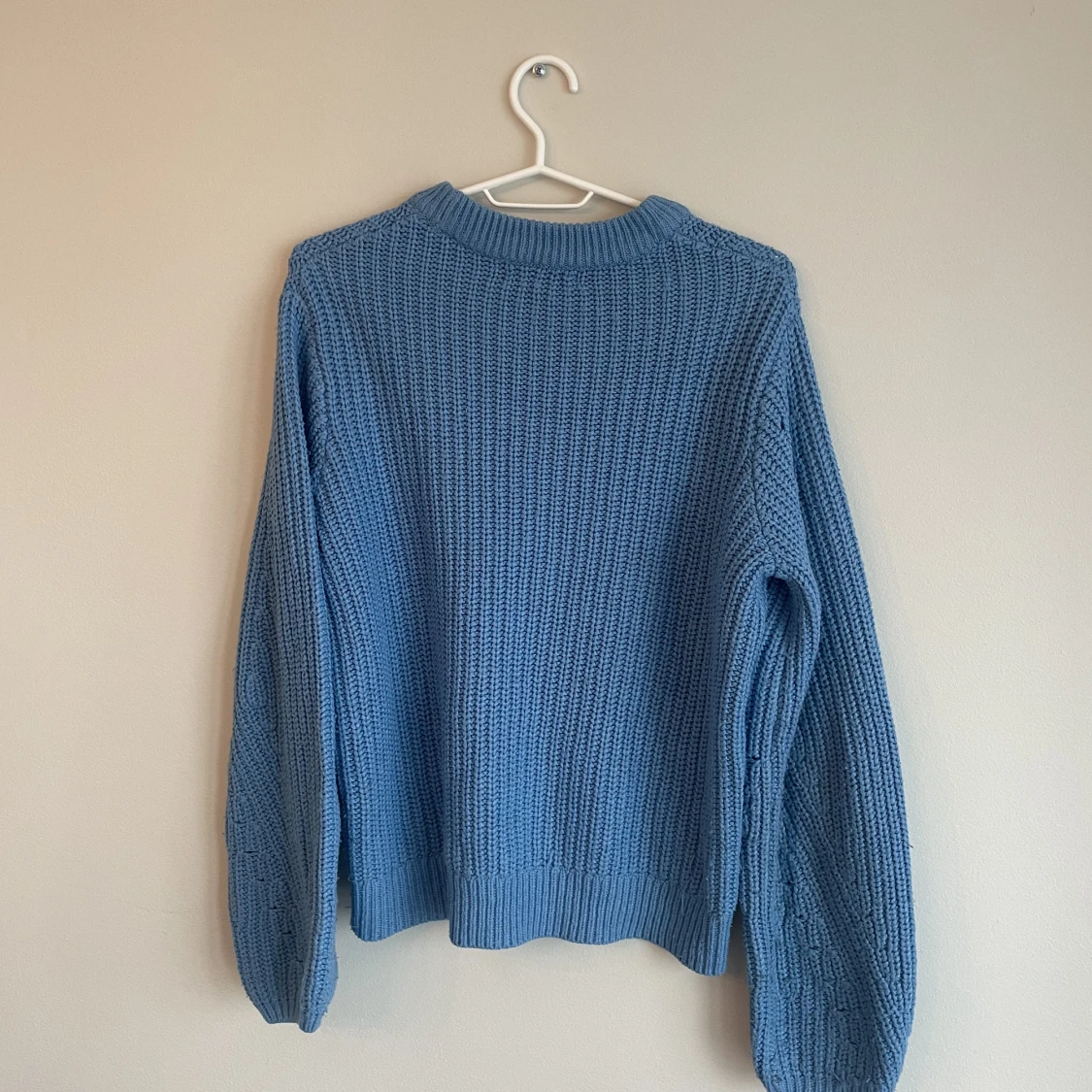 Blå stickad tröja - 90