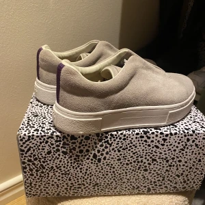 Eytys  - Säljer mina oanvända eytys i storlek 35. Orginal kartongen skickas givetvis med.🌸🌸  Nypris 2500kr 