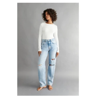 Blåa jeans  - Blåa jeans med hål Står inte för frakten 