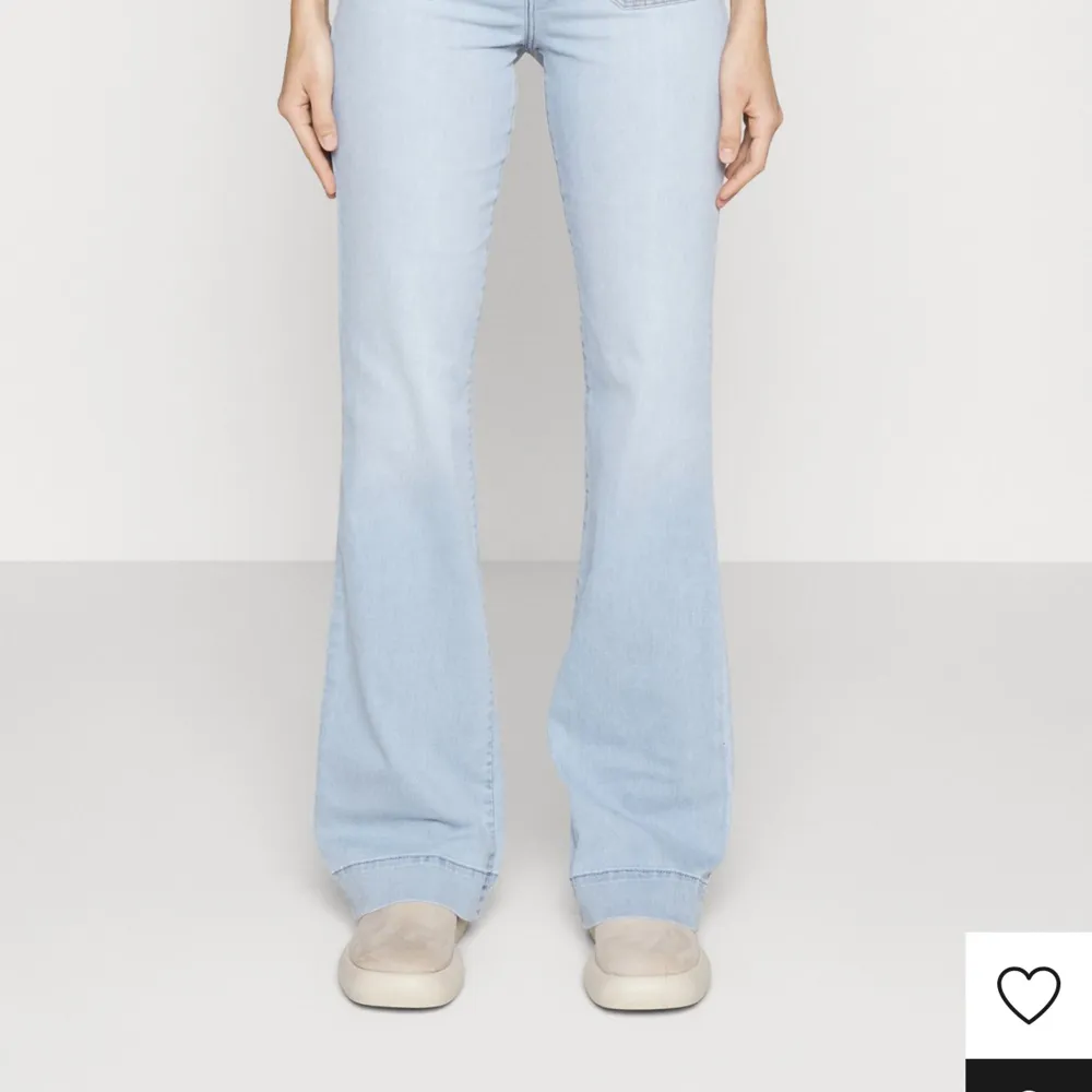 Jättejättesköna, bekväma o långa jeans från Wrangler! Sparsamt använda! 💕❣️. Jeans & Byxor.