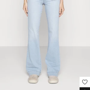 Wrangler Jeans - Jättejättesköna, bekväma o långa jeans från Wrangler! Sparsamt använda! 💕❣️