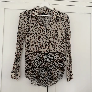 Skjorta  - Bra skick, inga märken. 