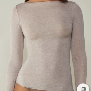 Intimissmi tröja - En intmissmitröjs nästan helt Oanvänd köpte för 449 kr säljer gör 400💗 skicka privat om fler bilder💗 om ni har fler frågor kontakta mig💗