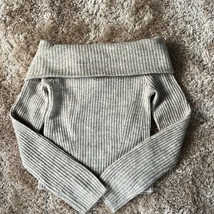 Off-shoulder tröja - Off-shoulder tröja från hm, aldrig ändvänd. Original pris 200kr