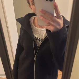 Kappa - Säljer denna kappa från Espirit som lik ar den från cos💖💖