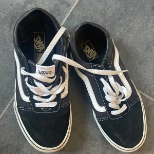 Vans - Vans strl 6, motsvarar str 38.