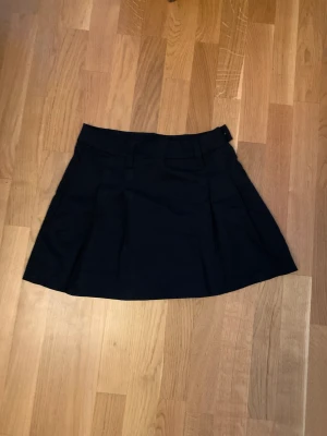 Kortkjol 🌟 - Super fin kortkjol som jag köpt på hm, men som tyvärr är lite för liten på mig❤️