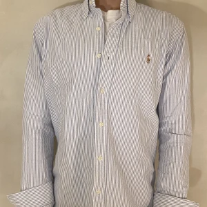 Skjorta Polo Ralph Lauren  - Säljer nu min Ralph Lauren skjorta i storlek M. Fint skick, givetvis autentisk. Skriv om du har funderingar! 