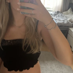 Linne  - Säljer detta fina linnet från Zara men som är köpt från Sellpy, säljer då jag har för mycket kläder💕