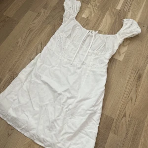 Klänning Bershka  - Superfin sommarklänning från Bershka. Storlek M.