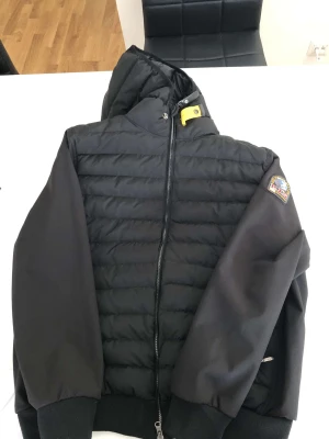 Parajumper jacka - Parajumper jacka helt nytt skick möts och fraktar alla storlekar finns pris kan diskuteras vid snabb affär