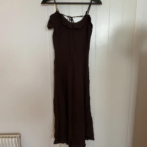 Klänning - Brun klänning med öppning i ryggen🧡