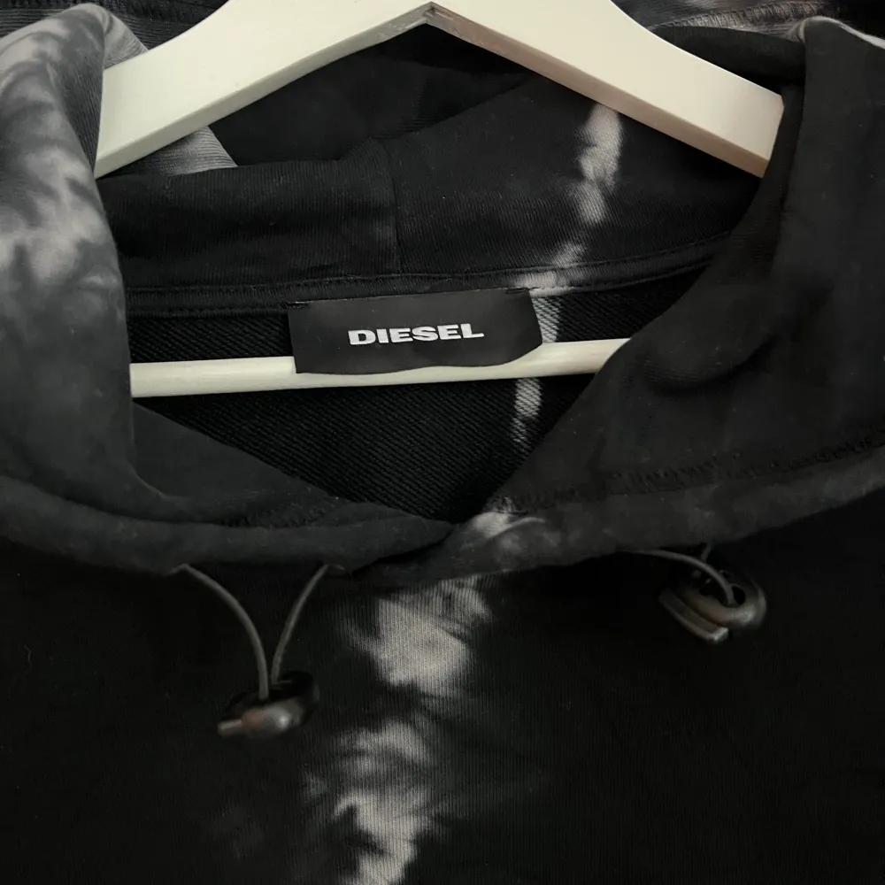 Denna diesel hoodie har knappt använts så tänkte sälja den.  . Hoodies.