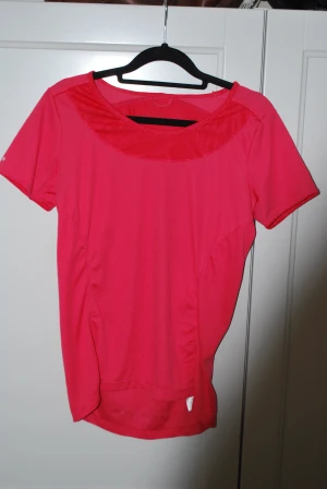 TräningsTshirt - TräningsTshirt från Bagheera i storlek M. Använt men i gott skick! 