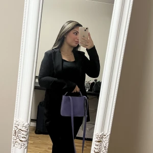 Arket väska 💜🔮 - Ny! Arket väska i Stl S i äkta mocka 😍💜🔮