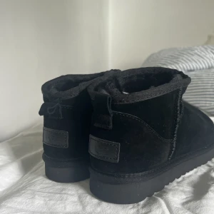 Ugg  - Oanvända UGG ultra mini. Storlek 39. Superfina och som sagt aldrig använda, endast testade. 