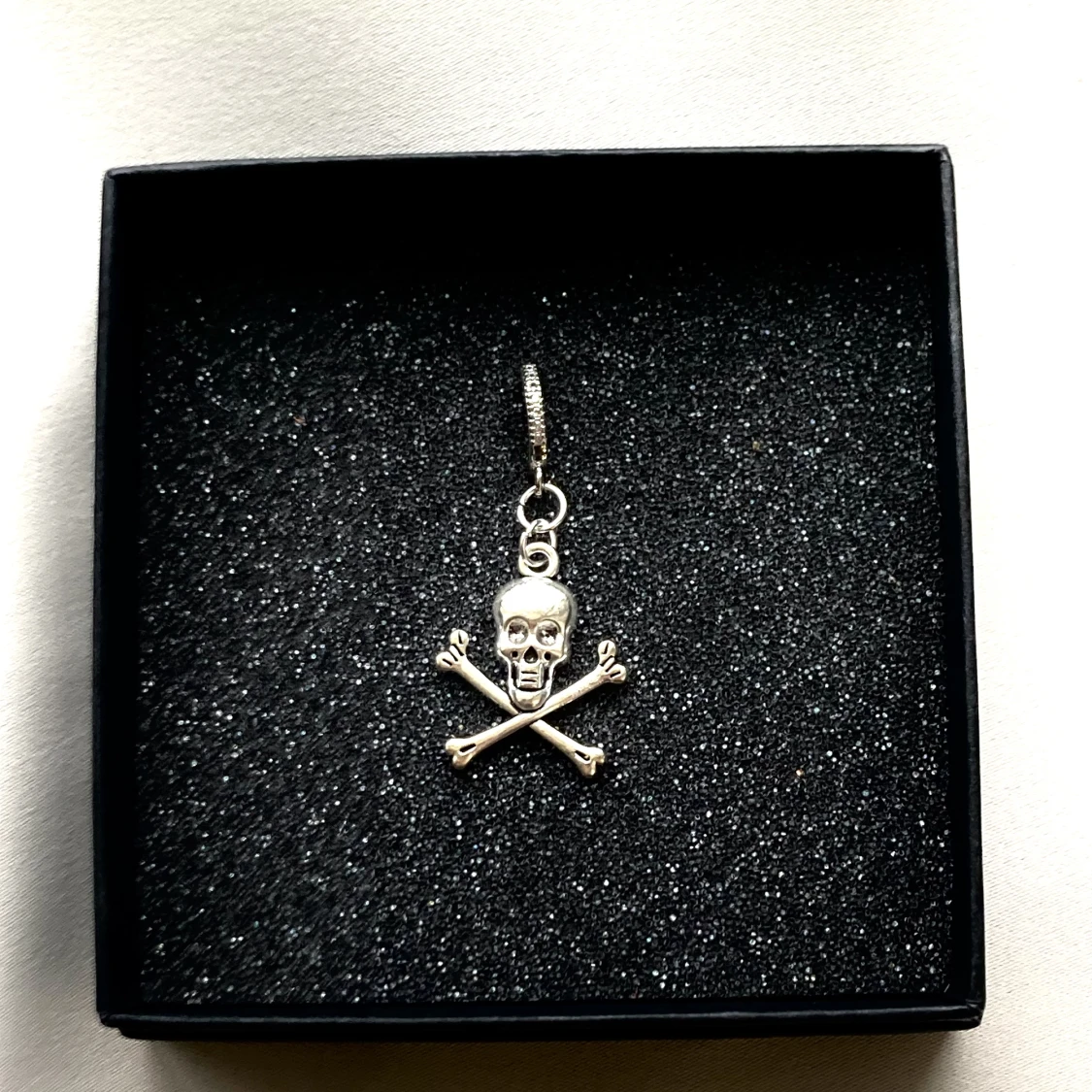 Unikt skull-örhänge🌟🌟