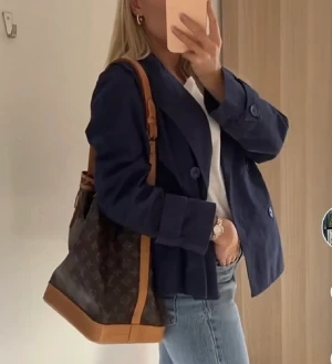 Trenchcoat - Ifrån monki använd endast en gång