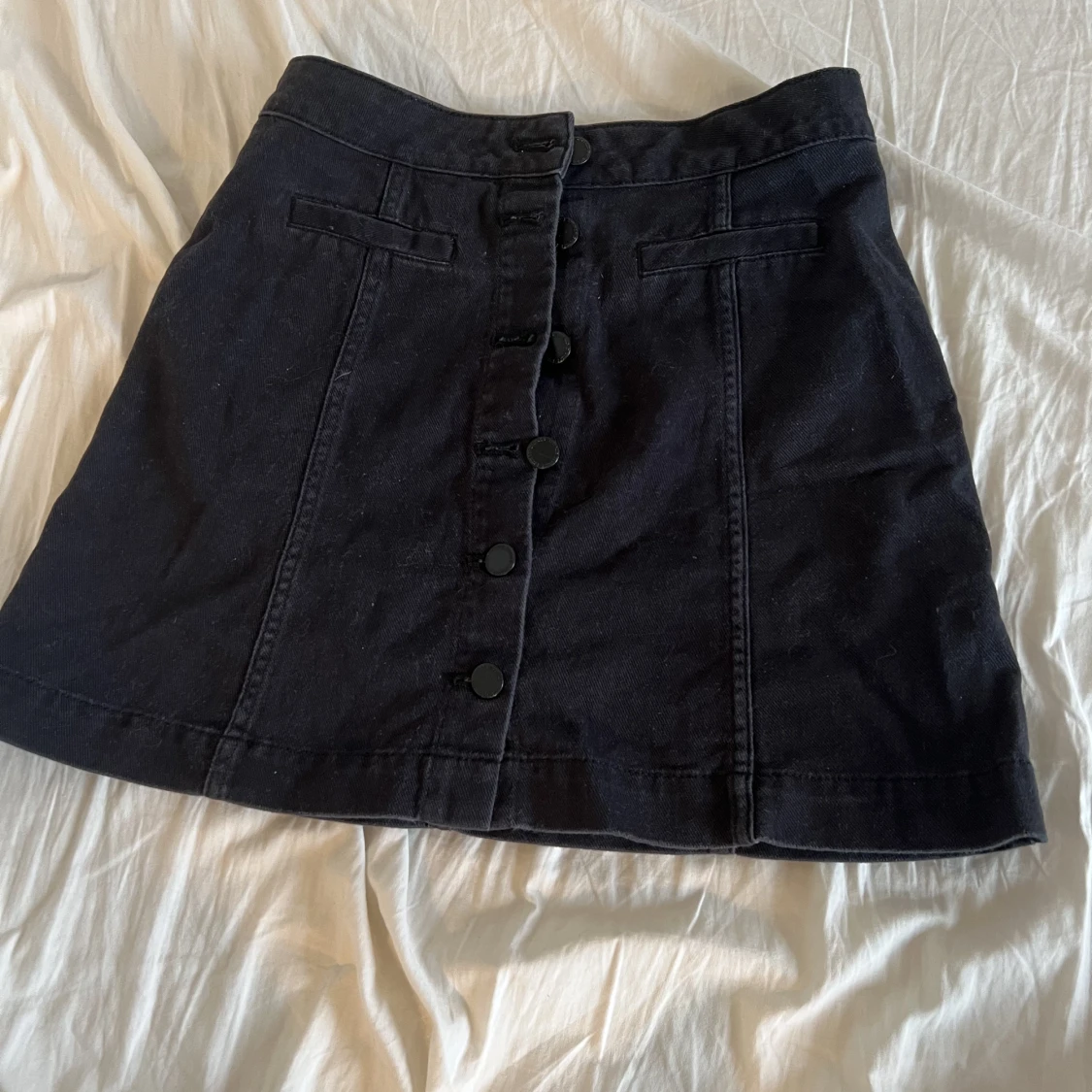 Svart kjol i storlek XS