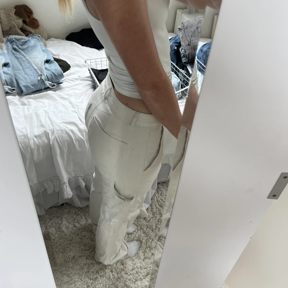 Beiga cargobyxor från H&M - 90