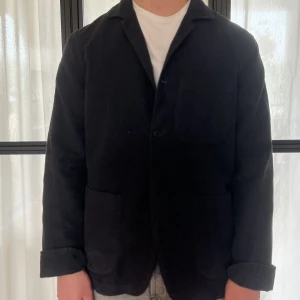 C.O.F Overshirt  - Tjena, jag säljer nu min super härliga overshirt som passar perfekt nu till höst. Skicket är 10/10 och helt ny med tags. Nypris 3600kr! Hör av dig vid minsta lilla fundering 😊