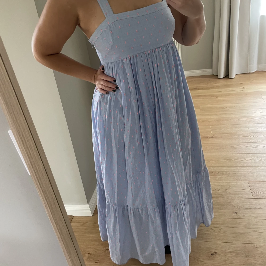 Långklänning med fina detaljer 