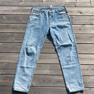 Snygga weeakday jeans i ljus tvätt Köparen står för frakten 