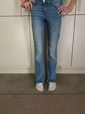 Jeeannss  - snygga jeans från hm!!💋Kontkat för mer info!!🥰💖