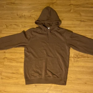 Weekday hoodie - Säljer min weekday hoodie då den är för liten. Knappt använd. Passar xs-s och pris går att diskutera 