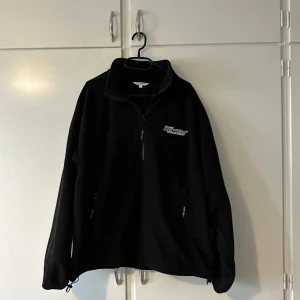 Review flis  - Svart review flis tröja stl L 