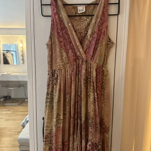 Ibiza klänning  - Jättefin klänning men har ingen användning för den, köpt i Spanien. 